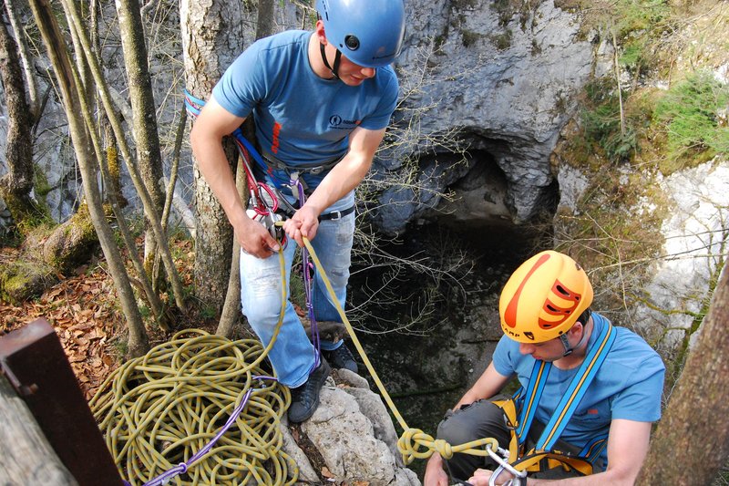 Preživetje v naravi abseiling